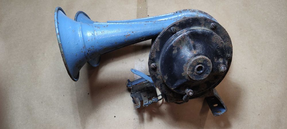 Buzina dupla automóvel antiga