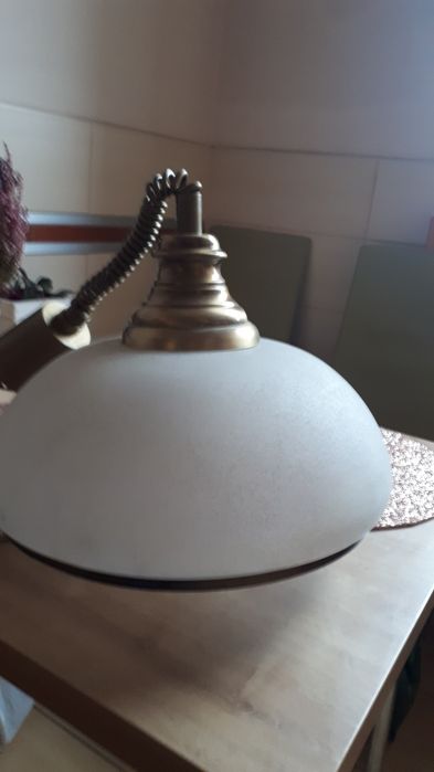 Lampa wisząca szkło w połączeniu z metalem