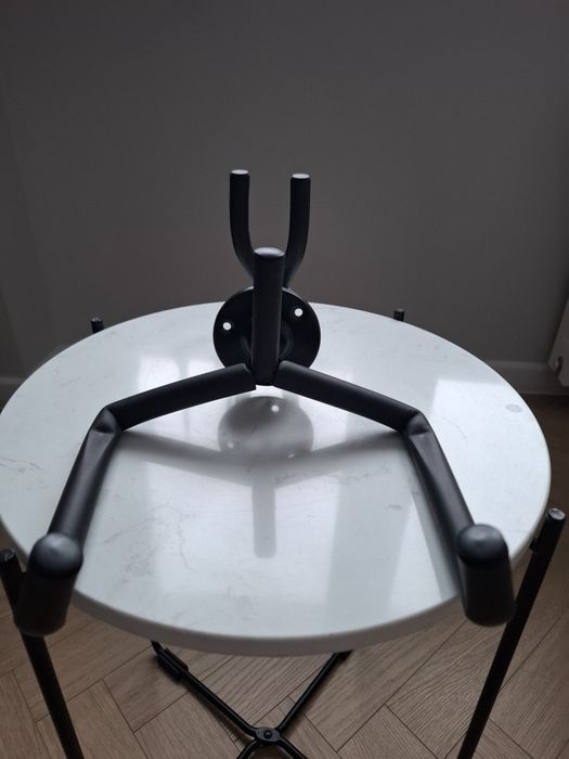 Uchwyt ścienny na gitarę regulowany czarny