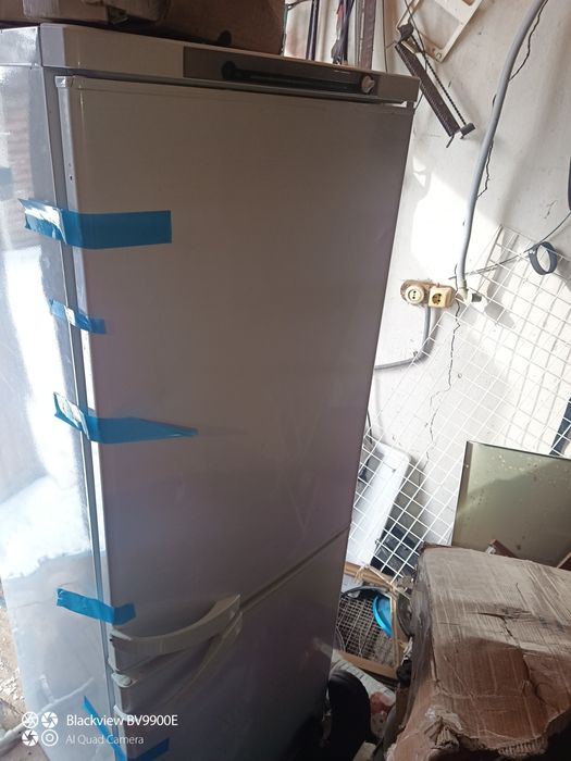 Холодильник indesit.