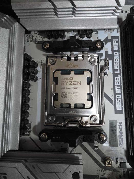 Процессор AMD Ryzen 5 7500F (AM5)