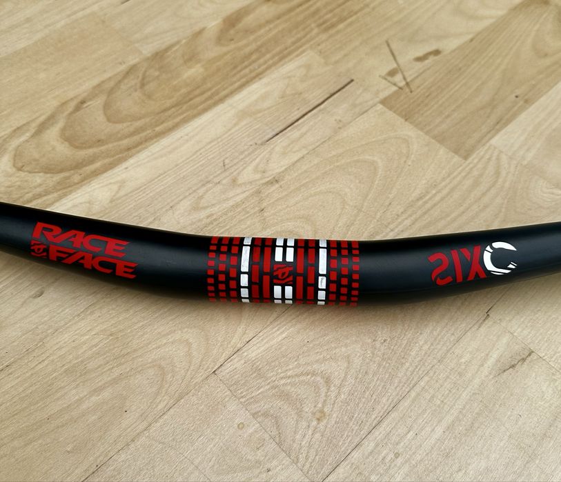 Guiador Race Face Sixc Carbon 31.8 MTB Handlebar - 3/4" Rise
