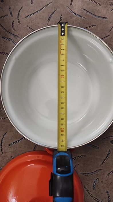 Кастрюли эмалированные 5 и 3л новые