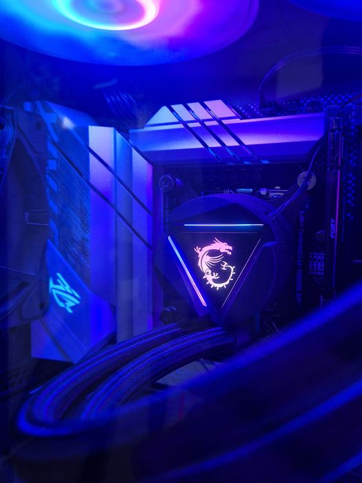 Selling PC tower438006458573148162