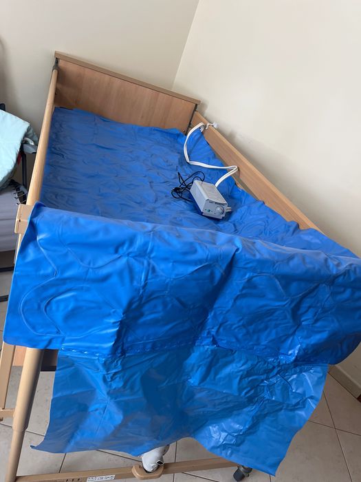 Cama articulada com colchão
