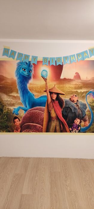 Dekoracje urodzinowe Raya i Ostatni smok 210x150cm plus zawieszki