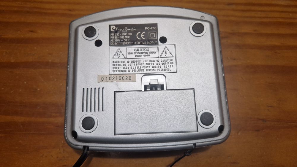 Rádio / despertador Pierre Cardin PC260