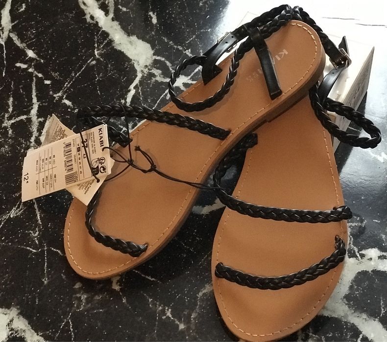 Нові босоніжки