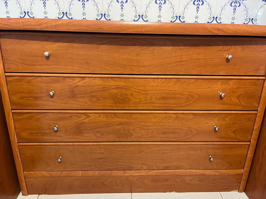 Comoda e mesa de cabeceira