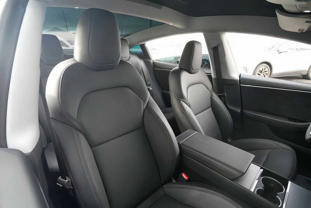 Tesla Model 3      2025