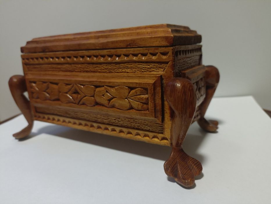 Шкатулка дерев'яна ручної роботи