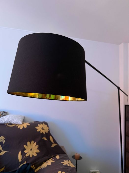 Candeeiro Alto com design apelativo