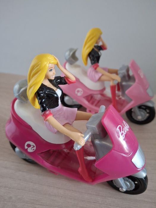 Dwie Barbie na motorach