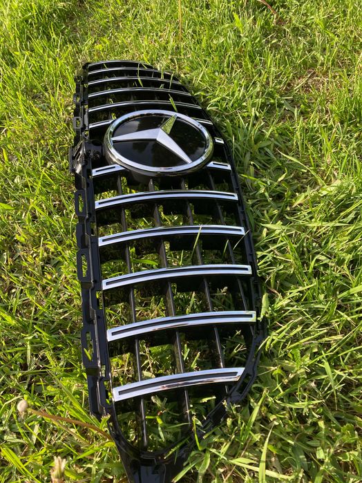 Решетка mercedes C W205 2019-2021год.GTстиль (chrome Black) с камерой