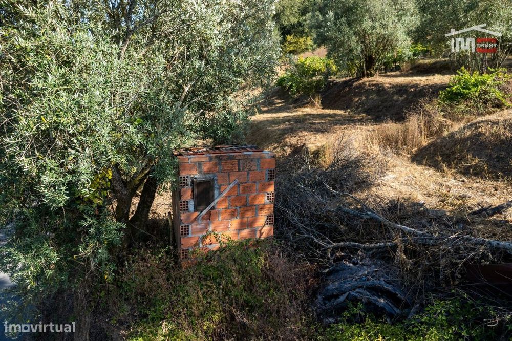 Moradia T2 Em Seiça Inserida Num Terreno Com 707 M²