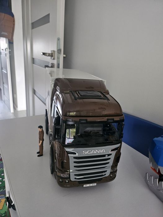 Bruder SCANIA ciężarówka UPS z ludzikiem 3582
