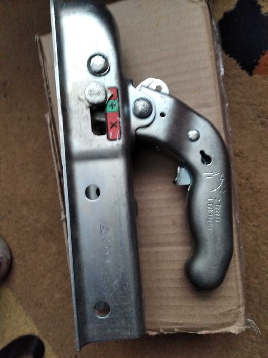 замок причіпного пристрою.