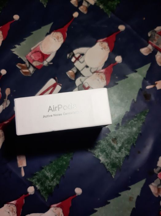 Apple AirPods 4 ANC