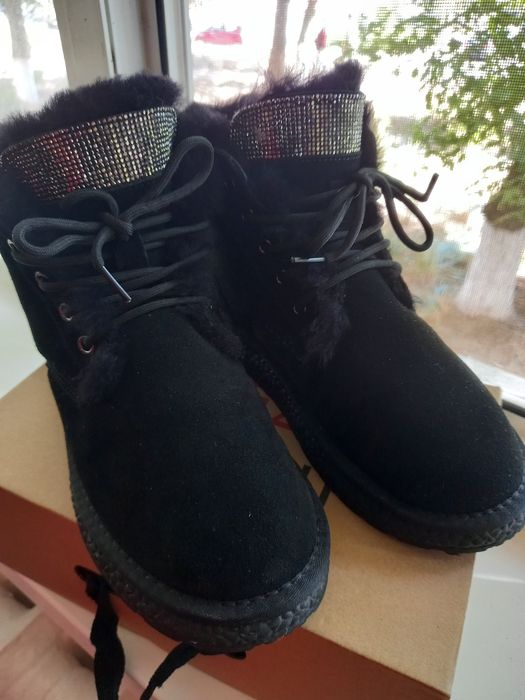 Продам теплі  ботіночки