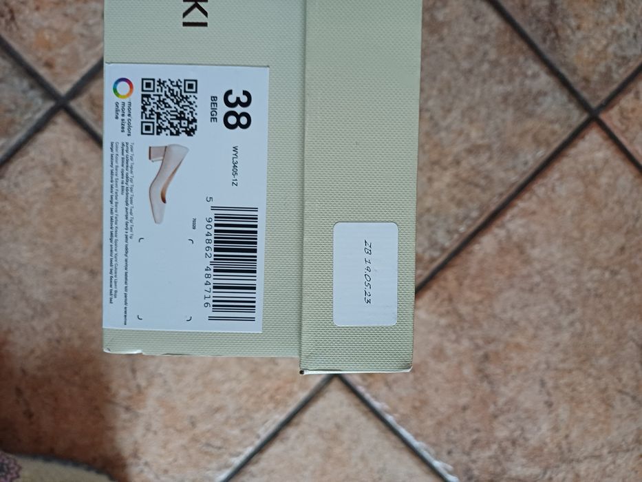 Półbuty czółenka Lasocki  nude beżowe super stan 38