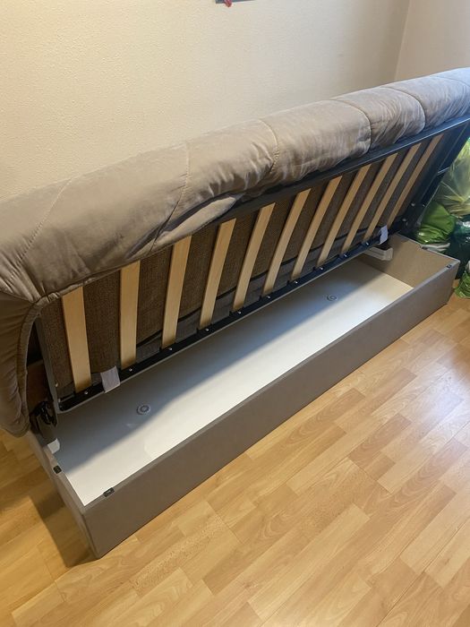 Wersalka na stelazu z materacem