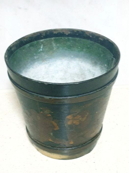 Antigo vaso asiático em charão pintado do Sec. XIX