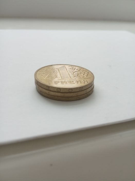 1 гривна 2006 з ролла,а також 2001, 2002,2003 рік