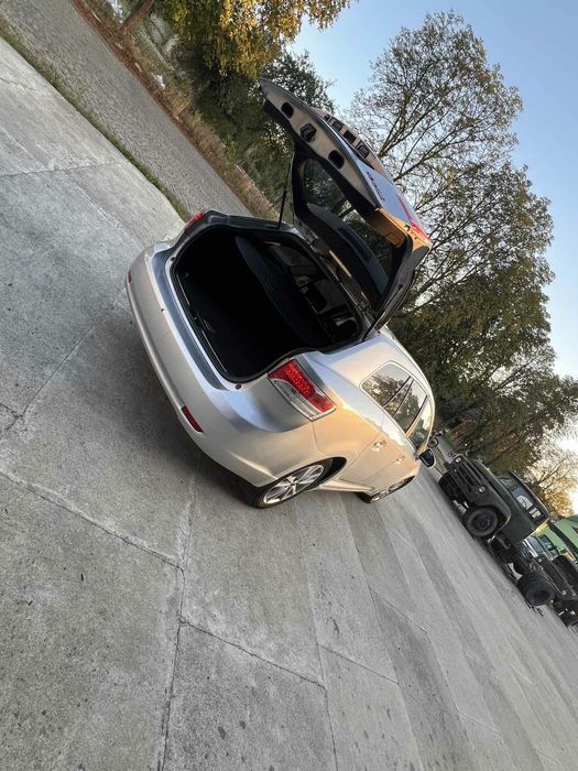 Свіжопригнана Toyota Avensis