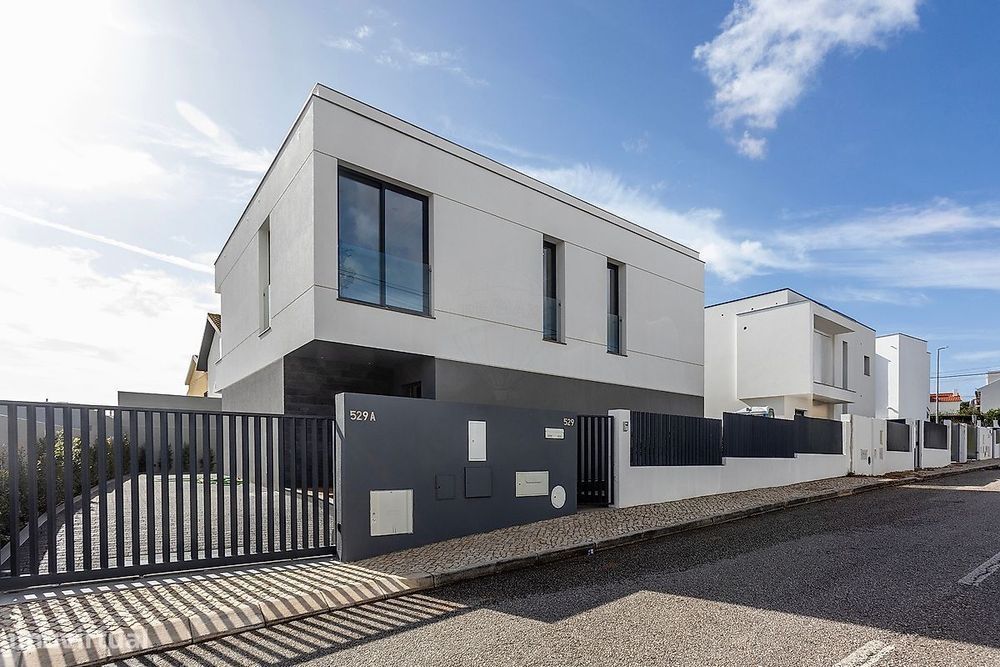 Moradia T4 para venda