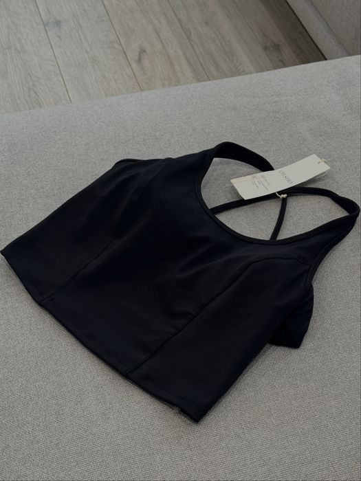 Новий топ з бюстгальтером Oysho