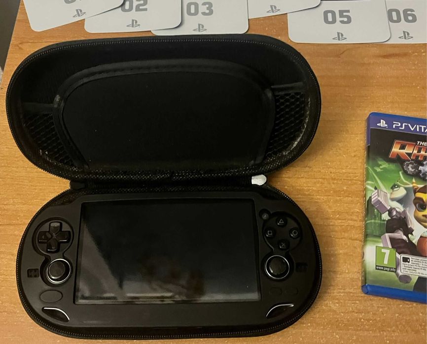 PS Vita PCH‑1004 Preta + 3Jogos + Capa e Bolsa