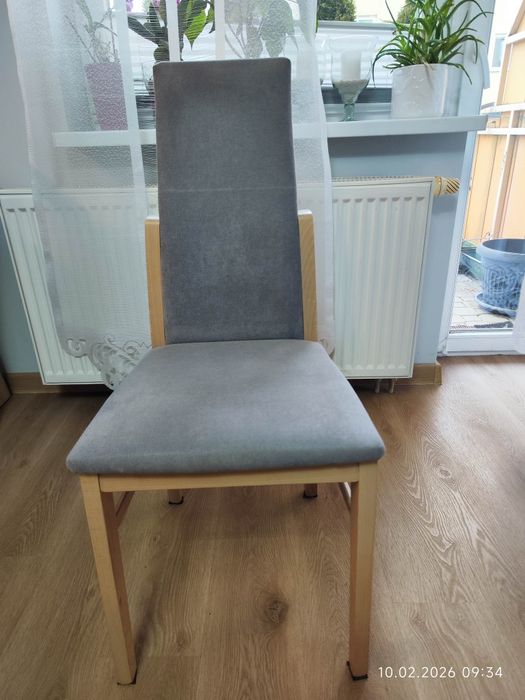 Sprzedam tanio używane krzesła do salonu