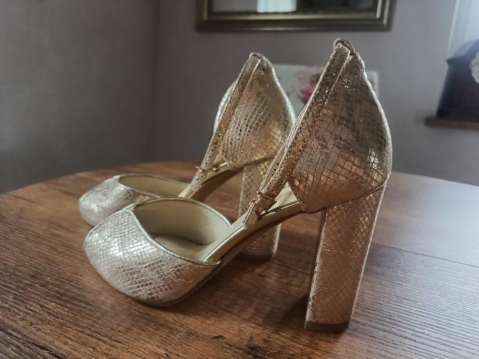 Piękne skórzane buty damskie