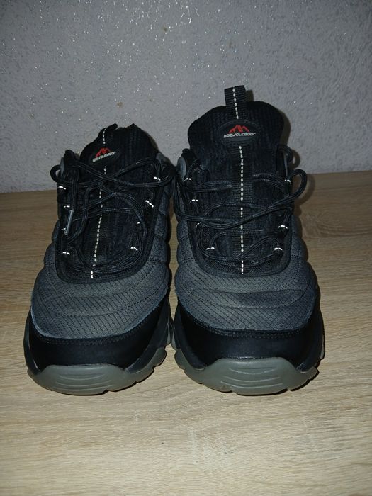 Кросівки осінь-зима б/у