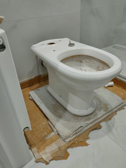 Унітаз б/у,будівельний в комплекті з гофрою