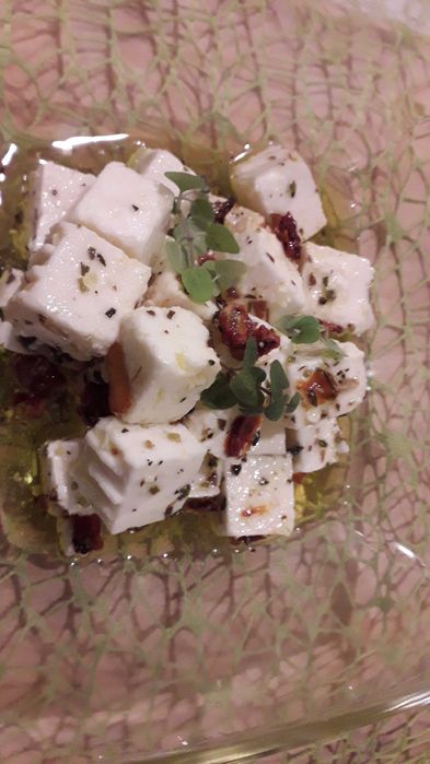 Ser kozi w oleju z przyprawami