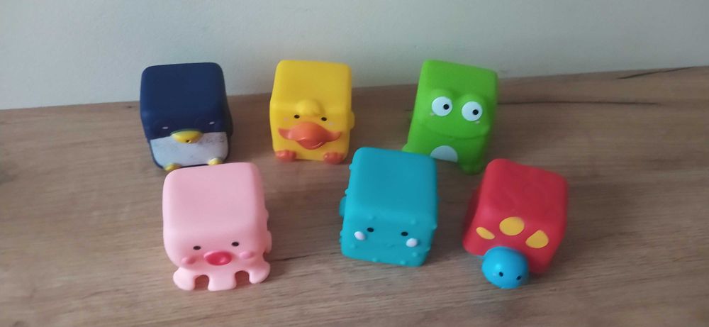 Zwierzątka gumowe kostki sensoryczne do kąpieli 12m+ Smiki Smyk