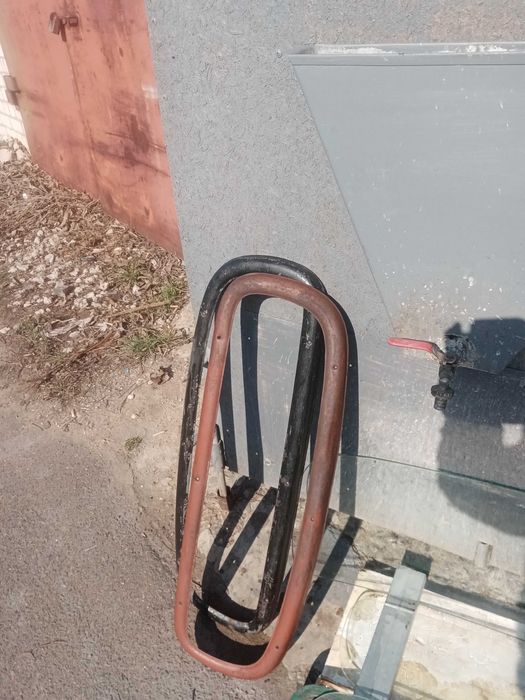 Продам лобовое стекло  на Москвич - 401