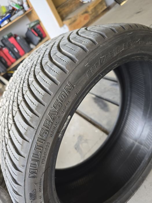 2 sztuki firestone multiseason  225 40 18, 3 opona gratis (taka sama)