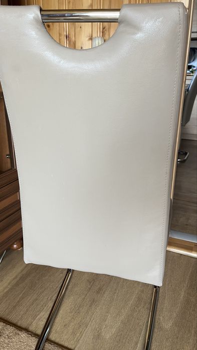 4 Krzesła eko skorka