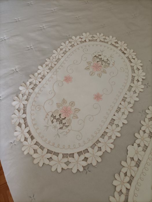 Conjunto de 2 naperons bordados