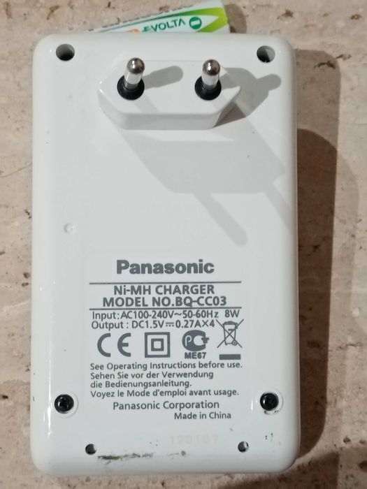 Carregador para pilhas recaregáveis AA e AAA