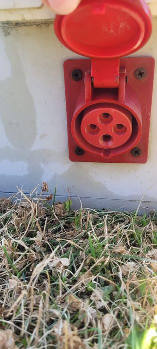 Skrzynka elektryczna budowlana
