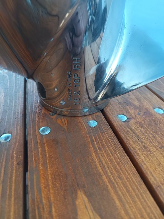 Śruba napędowa nierdzewna Mercury Enertia Eco  16x18 P