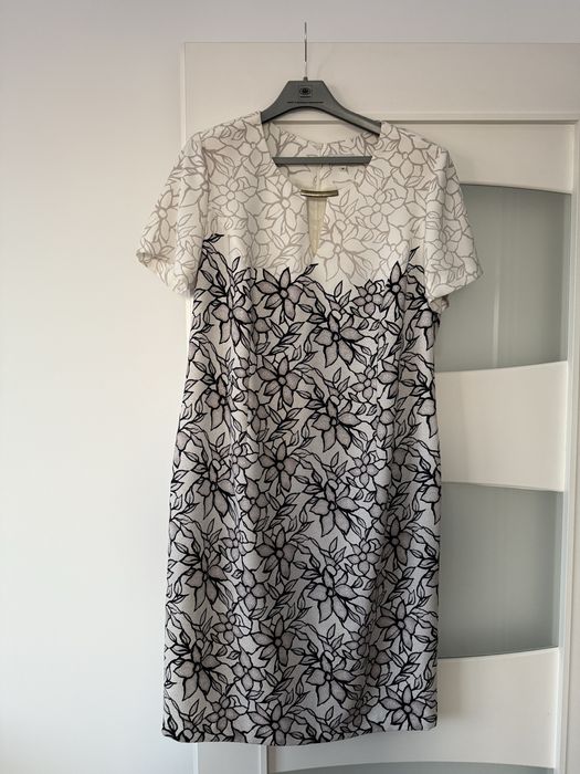 Elegancka Sukienka w kwiaty r. 48