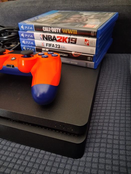 PS4 Slim 500GB + Comando + 5 Jogos – Pronta a jogar!