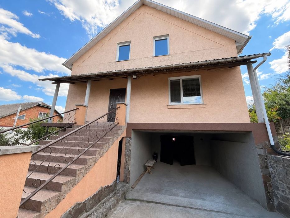Продаж будинку  вул.Старицького м-н Ружичанка зем.ділянка 10 соток, усі комунікації
