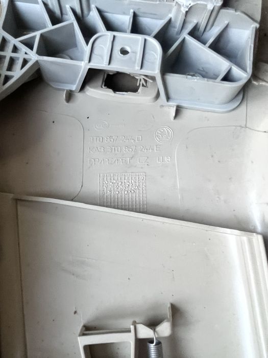 Skoda SuperB pasy zaślepki pasów bezpieczenstwa komplet pas