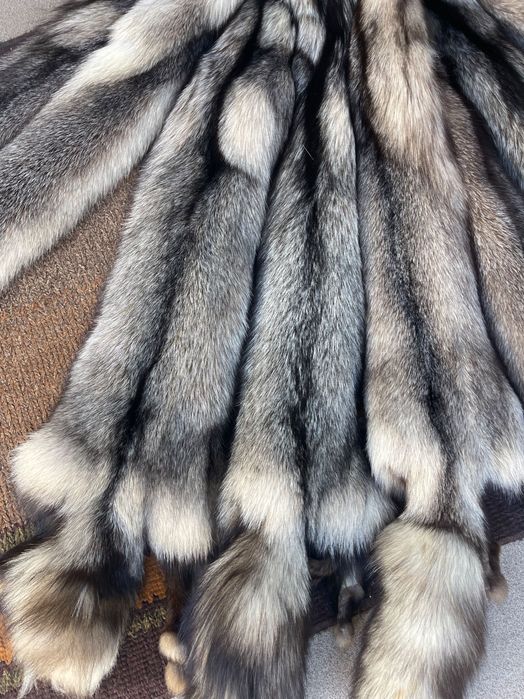 Хутро чорно-бурої лисиці
