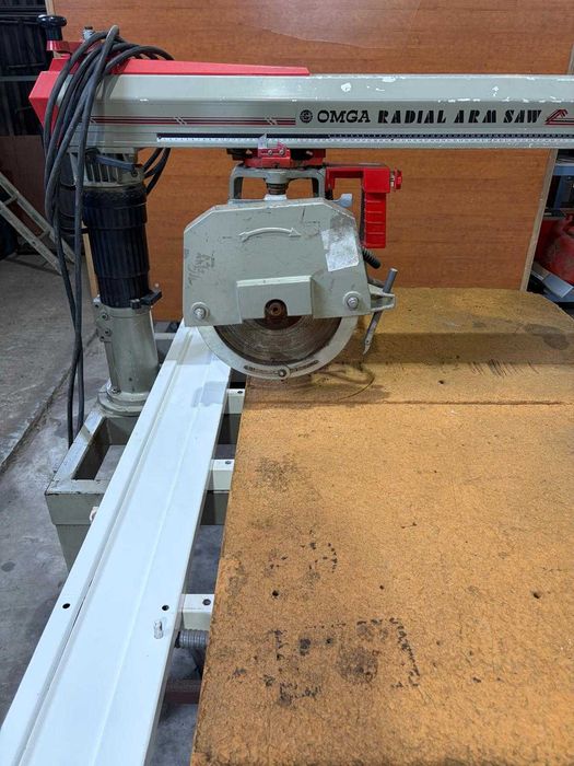Maquina de corte de alumínio